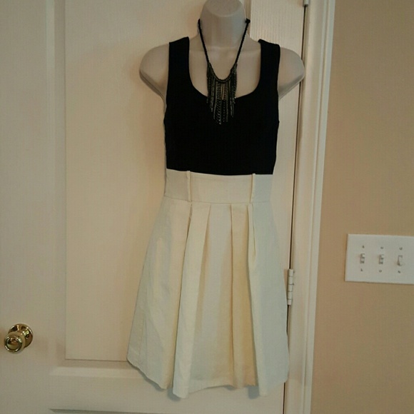 Black/white dress