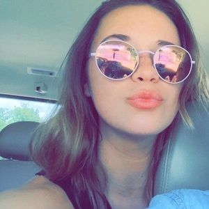 Meet your Posher, Marissa