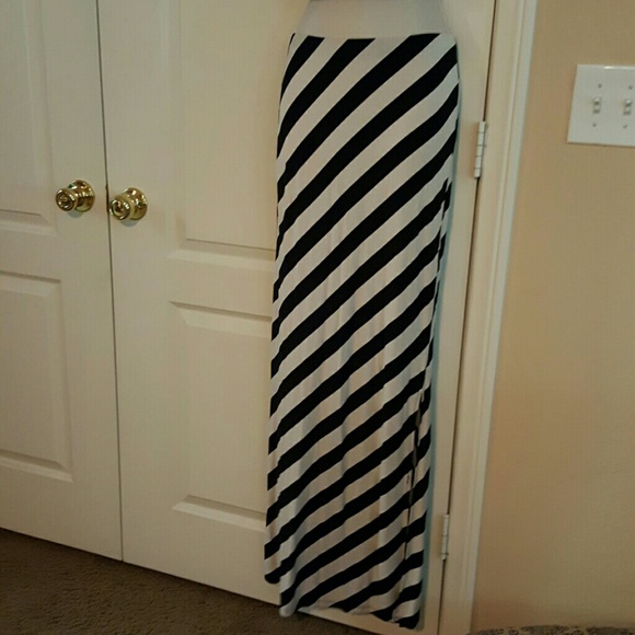 Striped long slit skirt