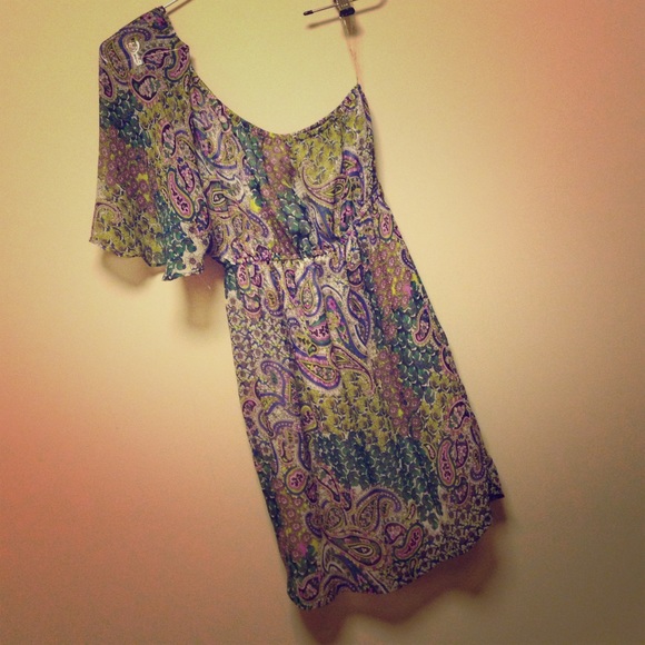 On sleeved dress