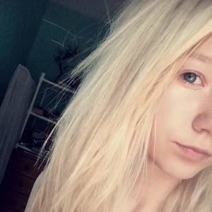 Meet your Posher, Becca