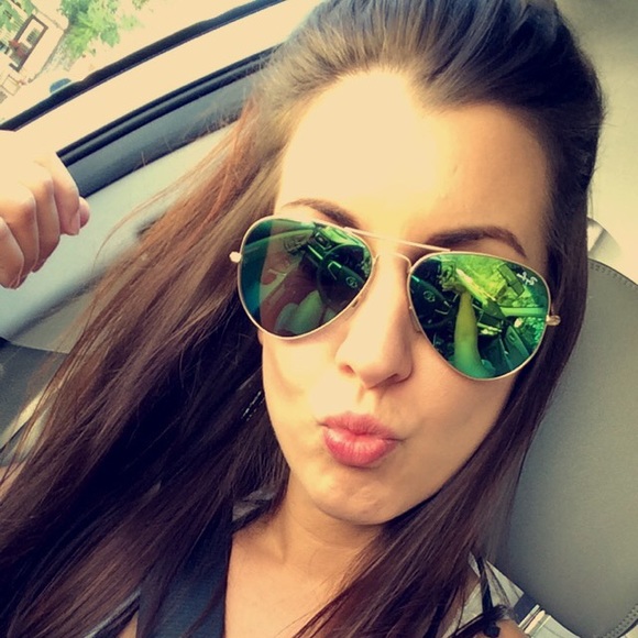 Meet your Posher, Jessica - Picture 1 of 1