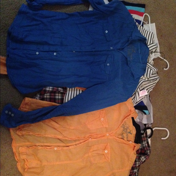 2 casual AEO button ups