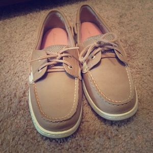 Liz Claiborne size 6 shoe. Never worn.