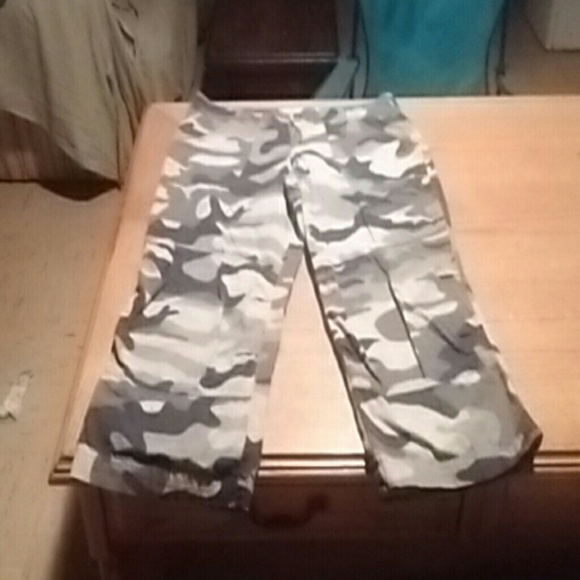 Camo Capri