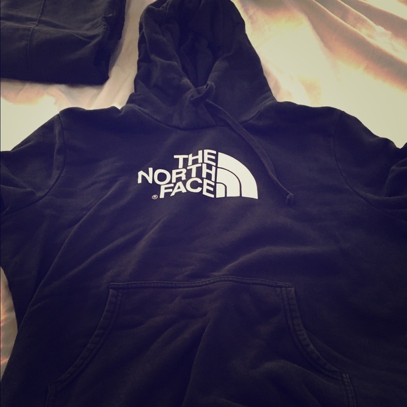 Black North face sweater