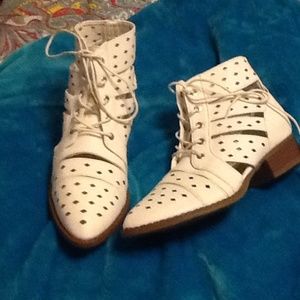 White shoes size 9