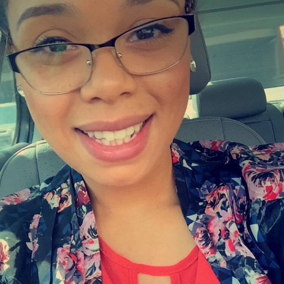 Meet your Posher, Desiree