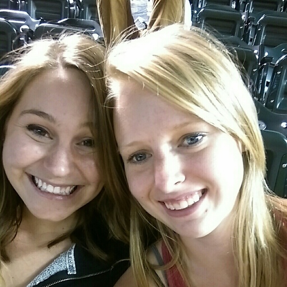 Meet your Posher, Jenica - Picture 1 of 1