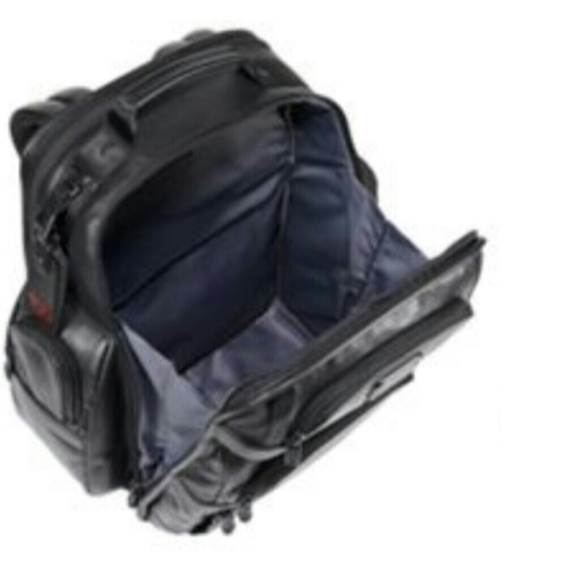 *SOLD* Tumi T-Pass Business Class Brief Pack - Picture 3 of 4