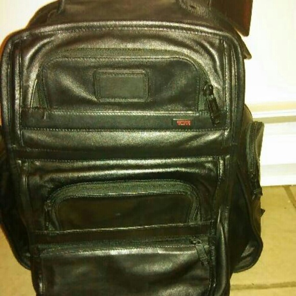 *SOLD* Tumi T-Pass Business Class Brief Pack - Picture 4 of 4