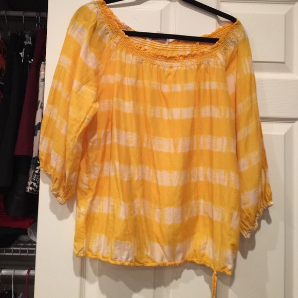 Yellow off the shoulder shirt - Picture 1 of 3
