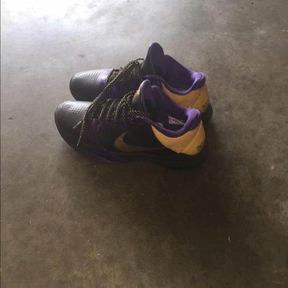 Kobe's - Picture 2 of 3