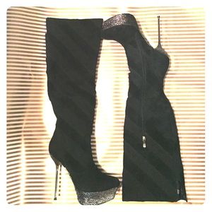 Two Lips Black Vain Over The Knee Boots