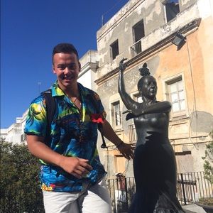 Meet your Posher, Louis