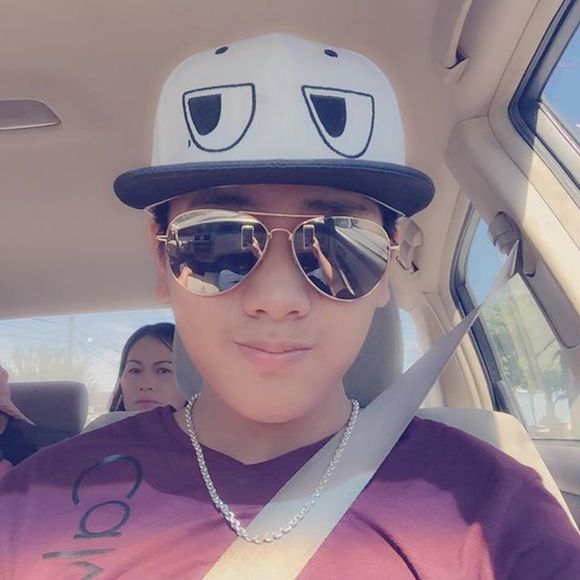 Meet your Posher, Vy