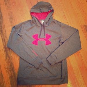 Under Armour sweat shirt