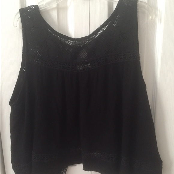 Black and Lace crop top with the back open - Picture 1 of 4