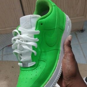 Meet your Posher, Elona