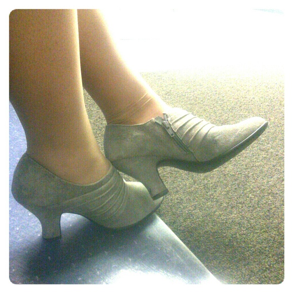 Gray side zip work heels size 8.5