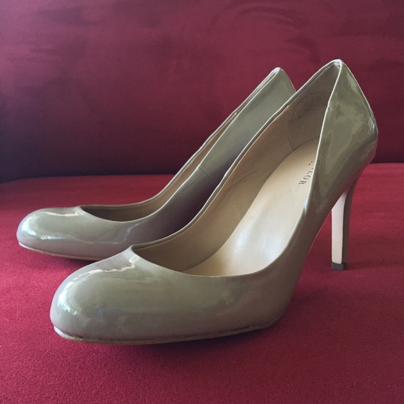 ANN TAYLOR PATENT 3” PERFECT PUMP in NUDE