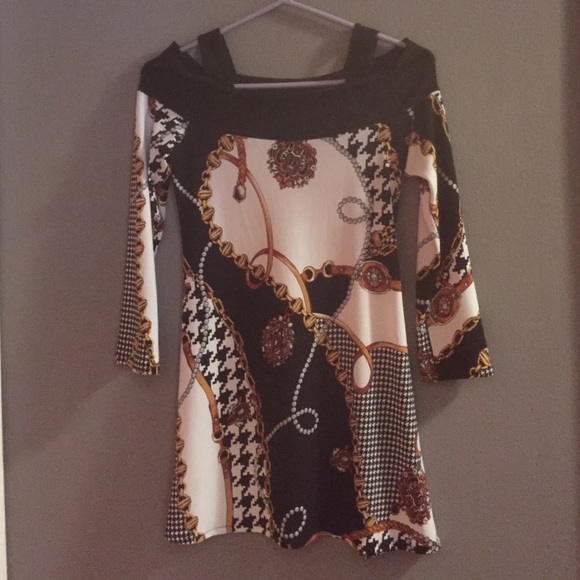 Very classy printed dress.