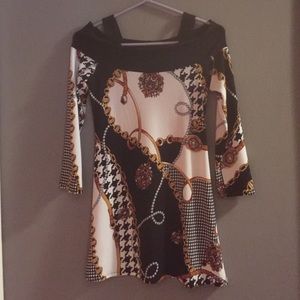 Very classy printed dress.