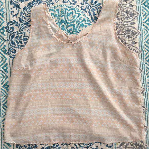 Aztec patterned tank with bow detail on the back - Picture 1 of 3