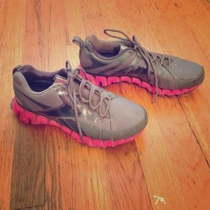 REEBOK RUNNING SHOES