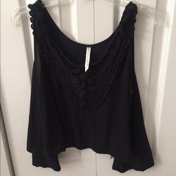 Crochet detailed crop top!