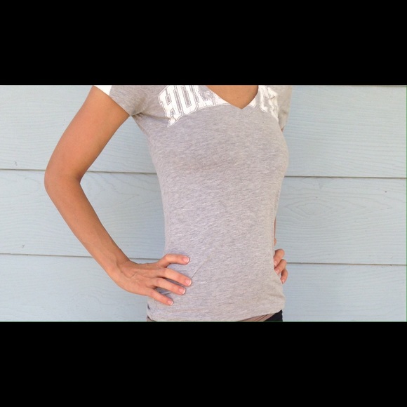 Super cute Hollister v-neck shirt.