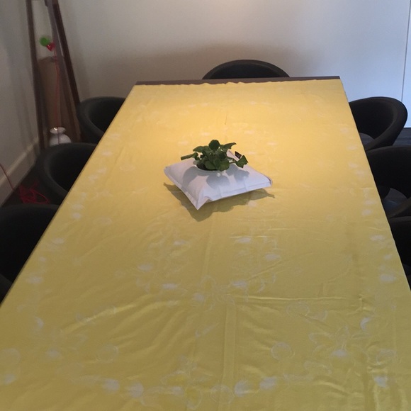 Williams Sonoma tablecloth, size 70"x108"