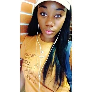 Meet your Posher, Janai