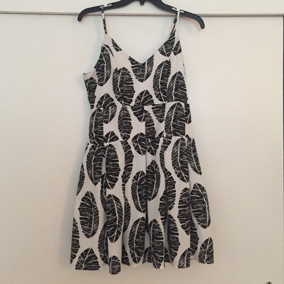 Forever 21 Dresses & Skirts - Leaf Print Dress
