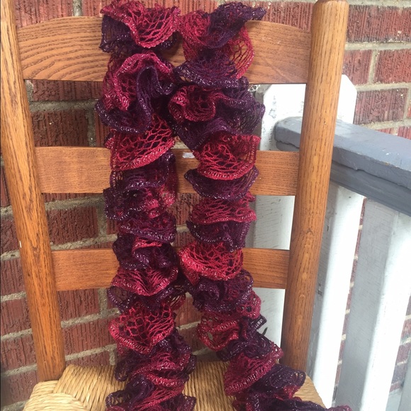 Handmade knit ruffle scarf magenta purple - Picture 1 of 3