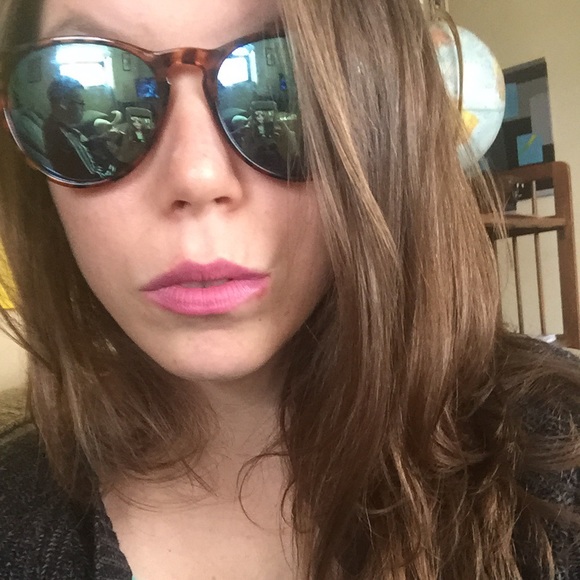 Meet your Posher, Karee - Picture 1 of 1