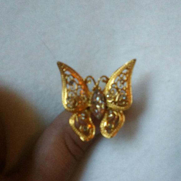💔CLOSING SALE!💔 Austrian Crystal Butterfly Ring7 - Picture 2 of 4
