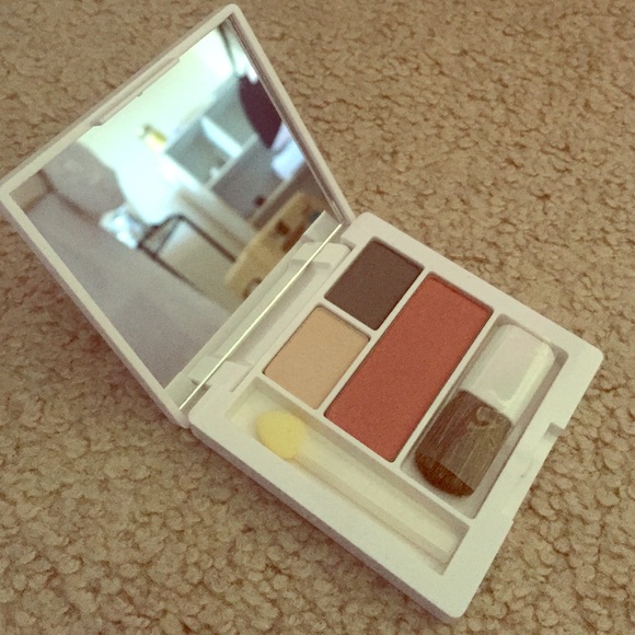 Clinique shadow duo + blush