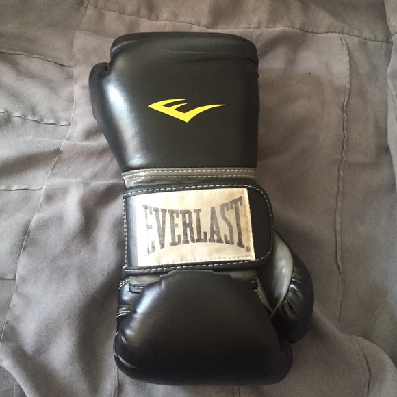 ✨Everlast Boxing Gloves✨