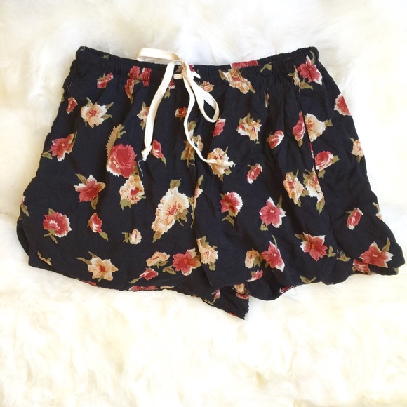 NWT Brandy Melville Floral Short