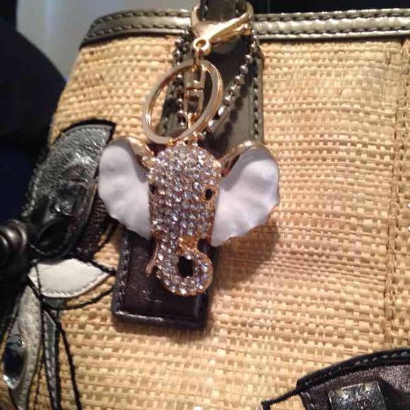 ⛔️SOLD⛔️🐘Crystal elephant purse charm🐘 - Picture 2 of 3