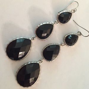 Elegant black earrings