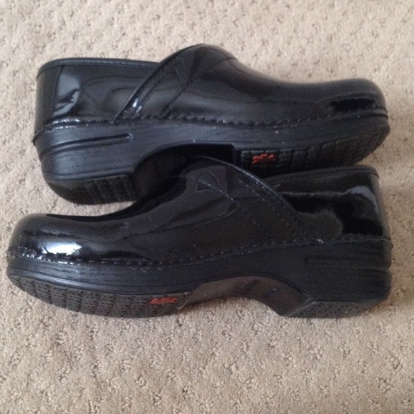 Nursing shoes