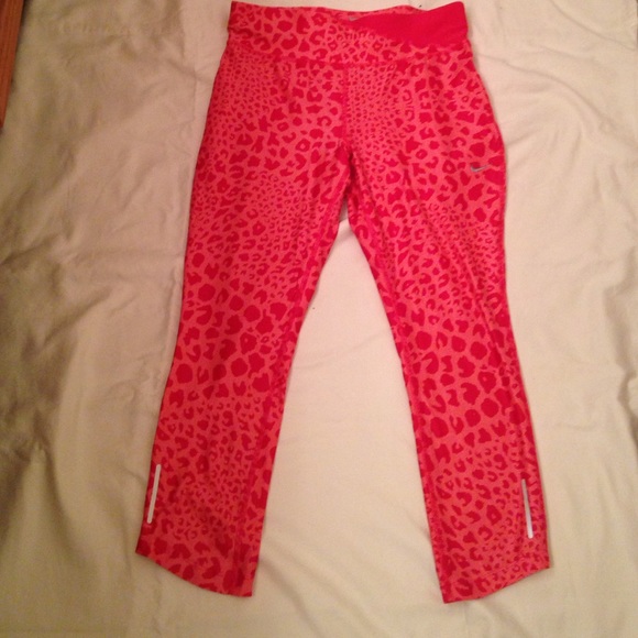 Nike workout cropped leg pants
