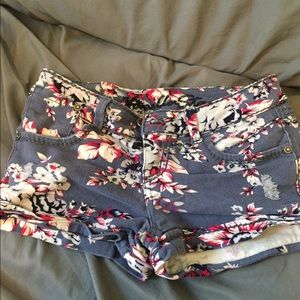 Flower denim shorts
