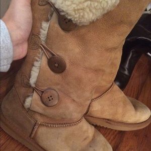 Fake Uggs (Chesnut Bailey Button)