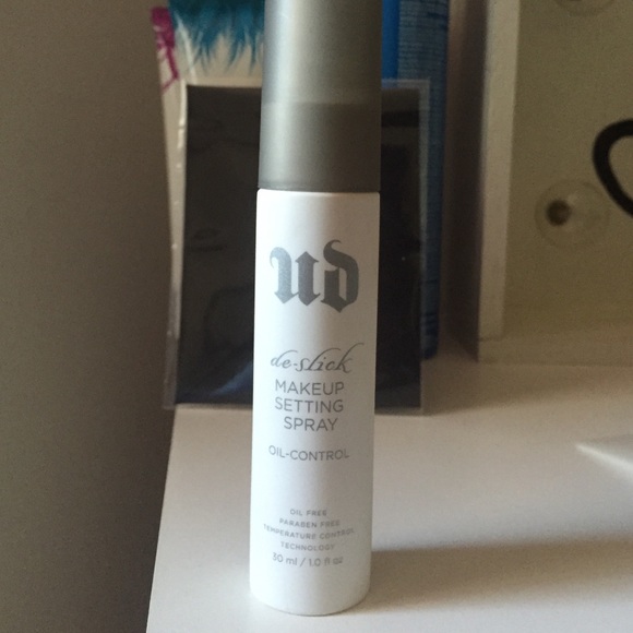 Urban Decay de-slick setting spray
