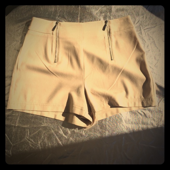 Forever 21 Pants - 🚩 Shorts - Forever 21 🌼