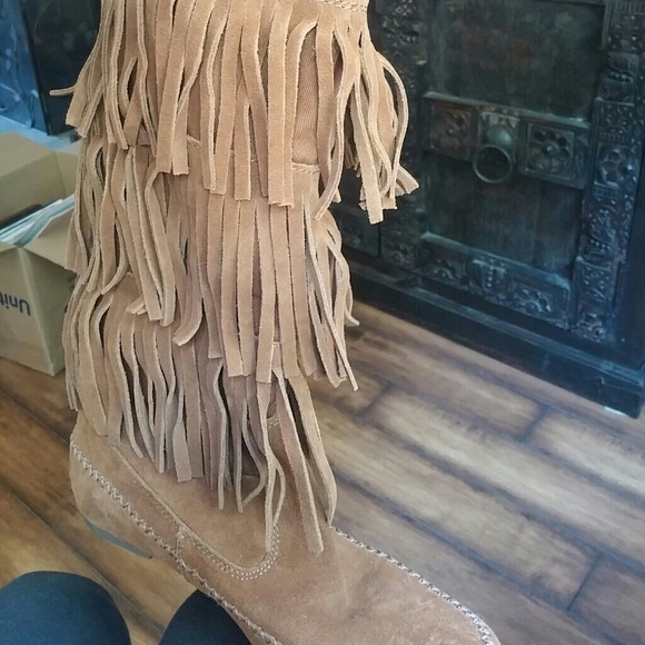 Lauren Conrad tan moccasin fringe boots size 8