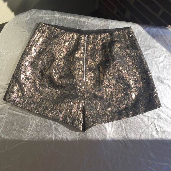 🚩 Shorts 🌼 - Picture 3 of 3